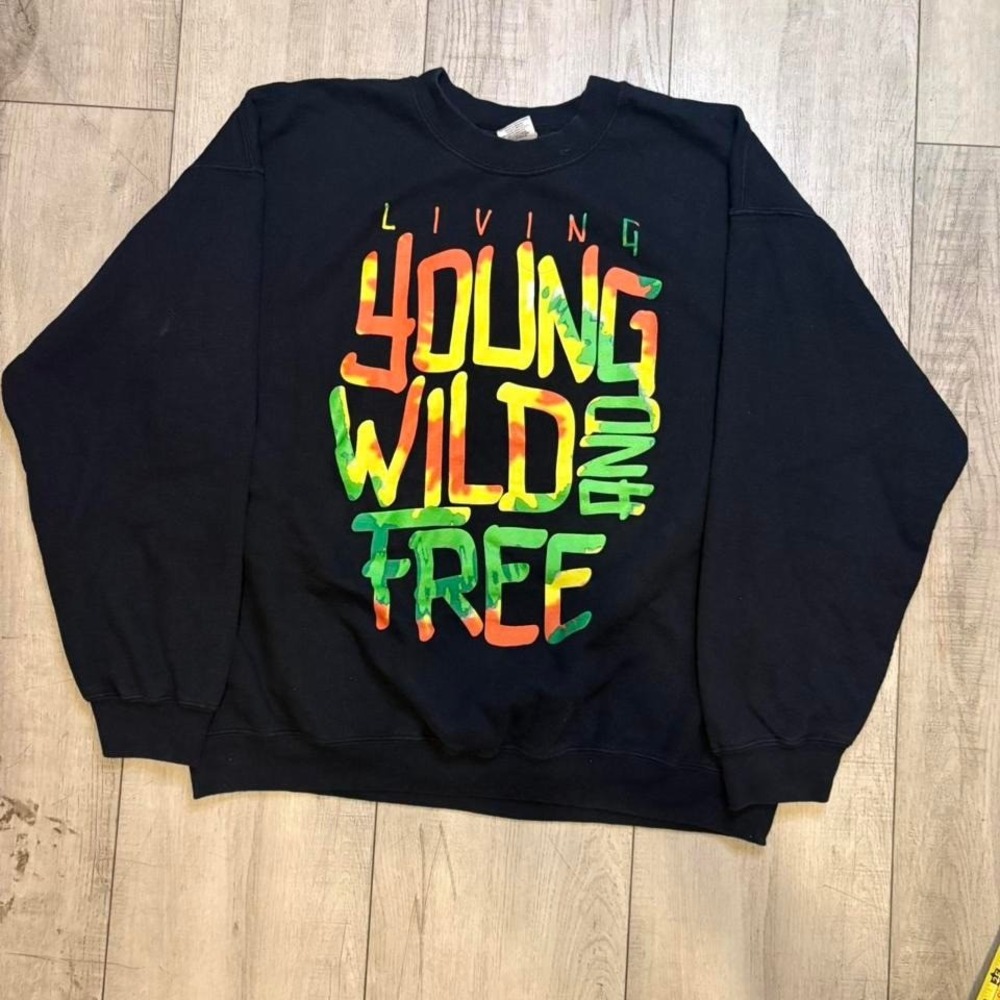 black Gildan crewneck sweatshirt featuring a tie-dye‎ graphic men size xl